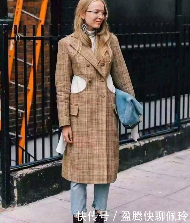 领口设计|冬天别再露脖子了,“烟管领+大衣”才是今年最火的,高级又洋气