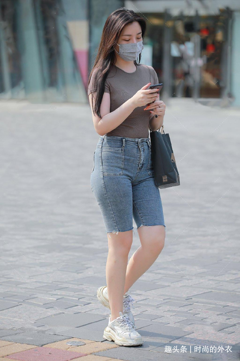 牛仔裤款式多样，休闲百搭又四季可穿，气质女生都喜欢