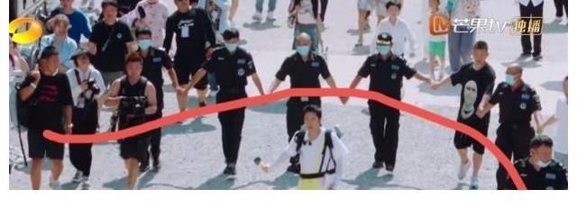 蔡国庆|吴奇隆发火片段被删:玩游戏遭保安拦截,小哥哥队被吐槽不冤枉