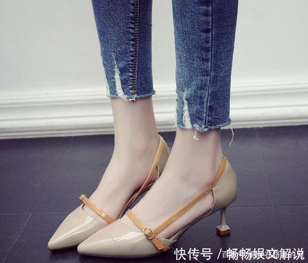 双脚|撞色拼接鞋身设计的高跟鞋,有效拉伸双脚曲线,视觉效果更加修长