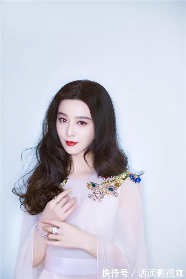 卷发|女人50岁以后,这些4种“老奶奶发型”建议别留,实在又土又显老