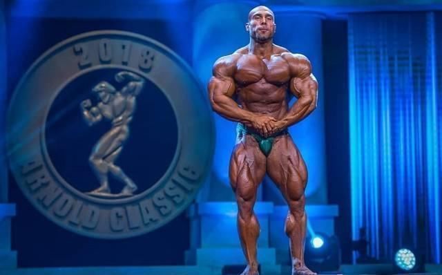 萨米尔|35岁的他身高只有165厘米,体重却高达98公斤,网友调侃肩膀好假