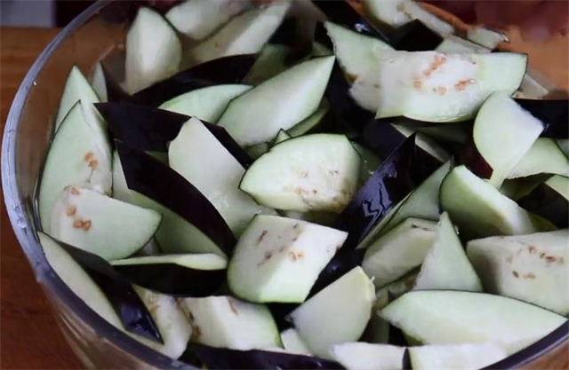 豆瓣酱|茄子最好吃的做法,教你简单一做,比吃肉还香,饭店里都吃不到