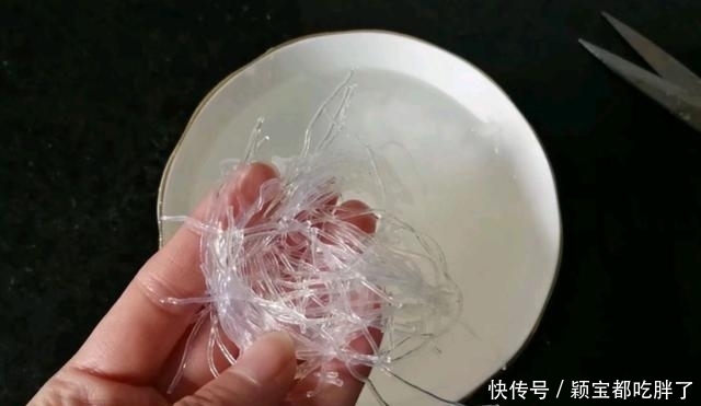 粉丝|蒜蓉粉丝蒸生蚝,只要跟着步骤一点点做,蒸出来的比饭店还香