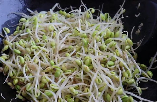 想吃刀削面不用出去吃，手把手教你在家做出来，劲道爽滑，超简单！