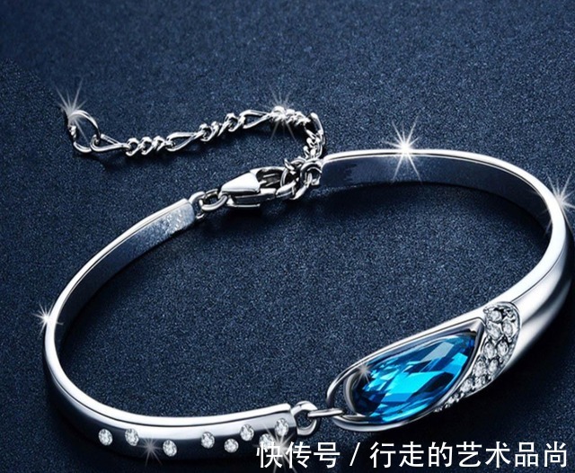 首饰 中年女性适合佩戴的4种手镯，不仅时尚还很显品味！你喜欢哪一个！