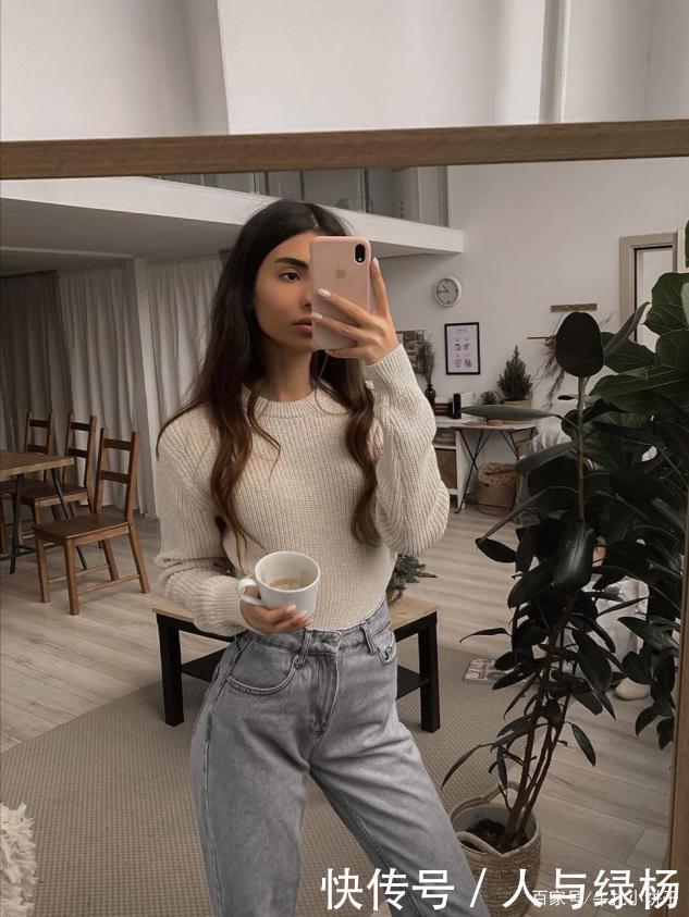 早秋出镜最高的经典搭配,“毛衣+阔腿裤”简约时髦,温柔还保暖