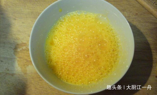 黄瓜炒鸡蛋,先下锅就错啦,难怪不脆不入味,大厨这样做才对