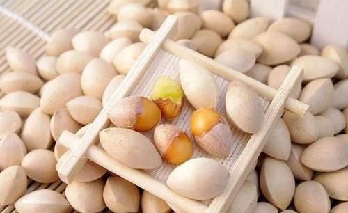 气色|女性害怕变黄脸婆，推荐常吃以下食物，淡斑养颜，气色好显年轻