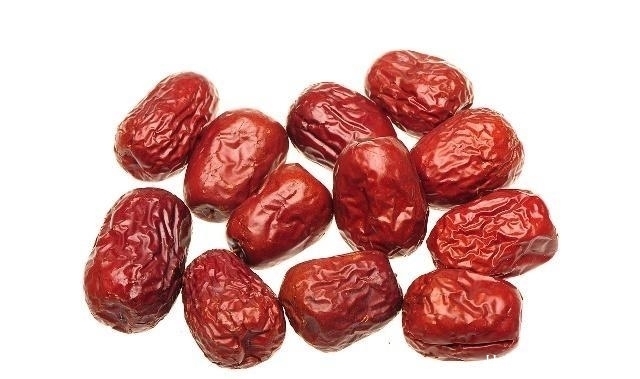常生活中|常吃紅棗好處多,紅棗加“它”一起吃,祛濕效果可能“事半功倍”