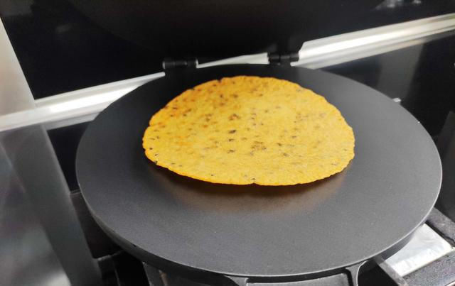  霍霍光|家里有玉米面的赶紧翻出来，跟我一起做这个嘎巴脆的小薄饼吃