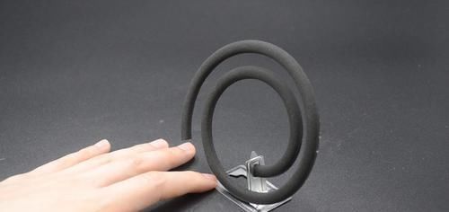 蚊香别再用手一点点拆了，立马学会这诀窍，几秒钟让蚊香自动分离