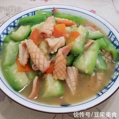 道家常干鱿鱼炒丝瓜|这道家常干鱿鱼炒丝瓜简单快手，超下饭