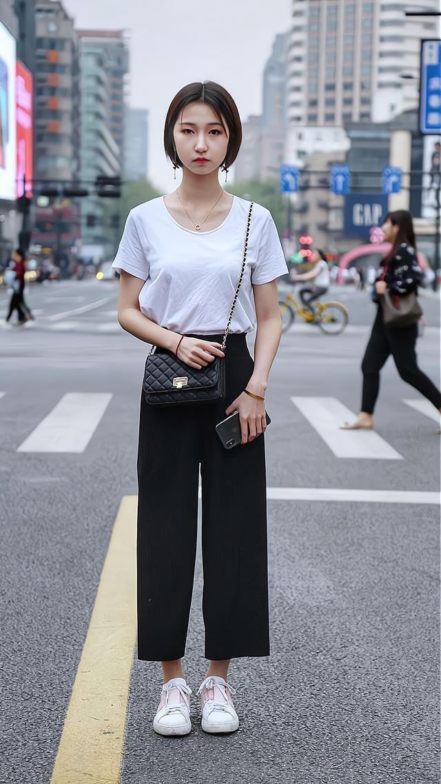 你还在穿牛仔裤吗早过时了!来看看今年流行的“阔腿裤”吧