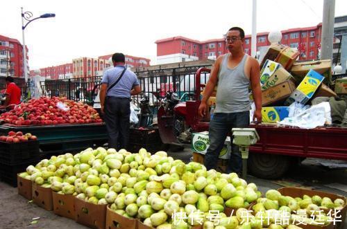 爸妈|有人宁愿去超市买菜,也不愿买路边老人的便宜菜,为什么