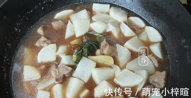 秋天进补，它跟萝卜是绝配，营养互补不怕冷，炖一锅特馋人