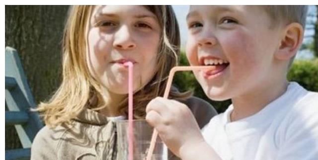 生长发育|这两种常见食物会抑制孩子的生长发育,家长不要再给孩子吃了