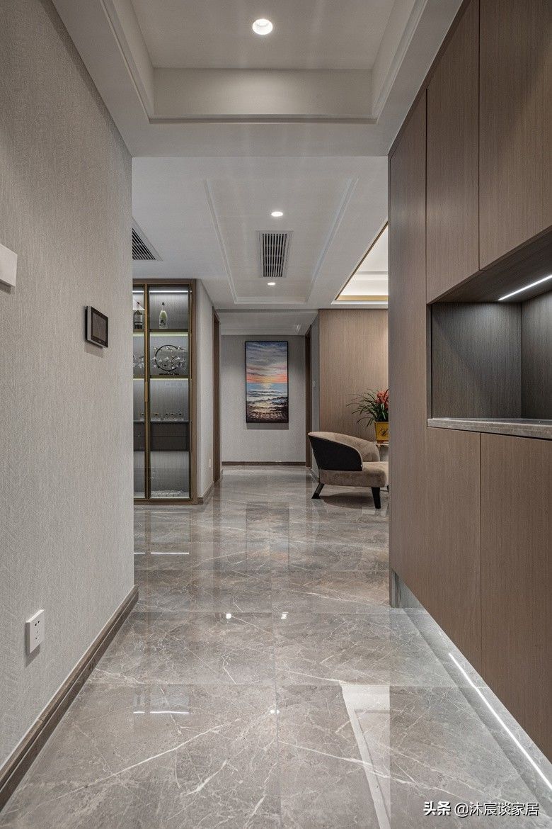 轻奢风|若再装修,我就选现代轻奢风,灰色瓷砖通铺在室内,真是高级大气