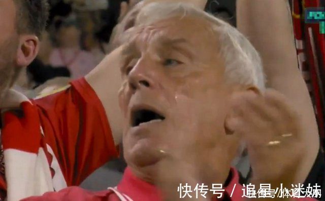 英超|等了74年的胜利,英超升班马开门红,老球迷落泪,观众高声齐唱