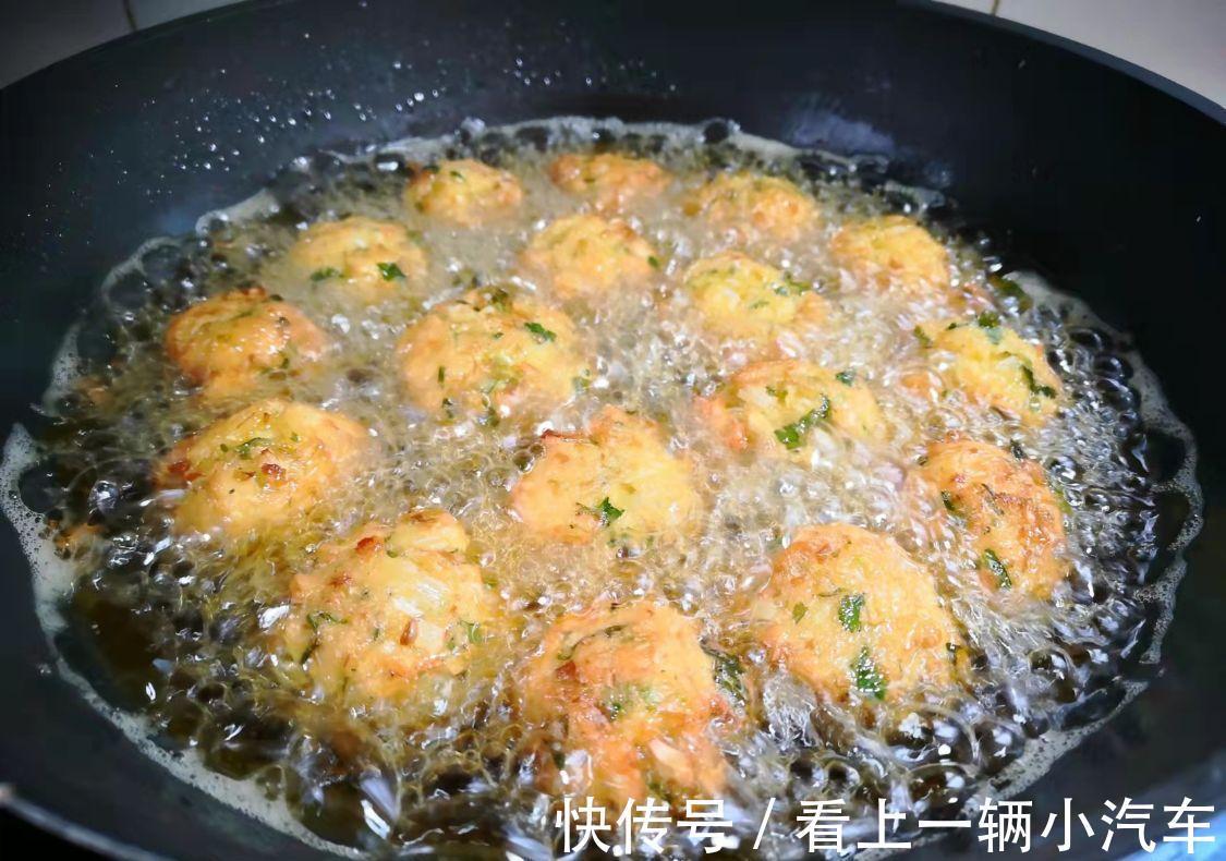 冬季,一定要吃这个“馅”的素丸子,不油不腻,比肉丸子还要好吃