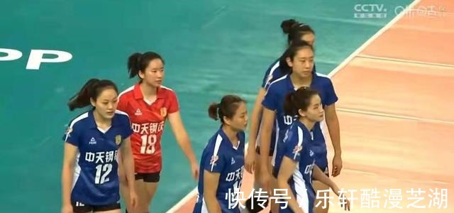 上海女排|王音迪被判连击失误送分,许晓婷提出质疑,主裁被我逮个正着