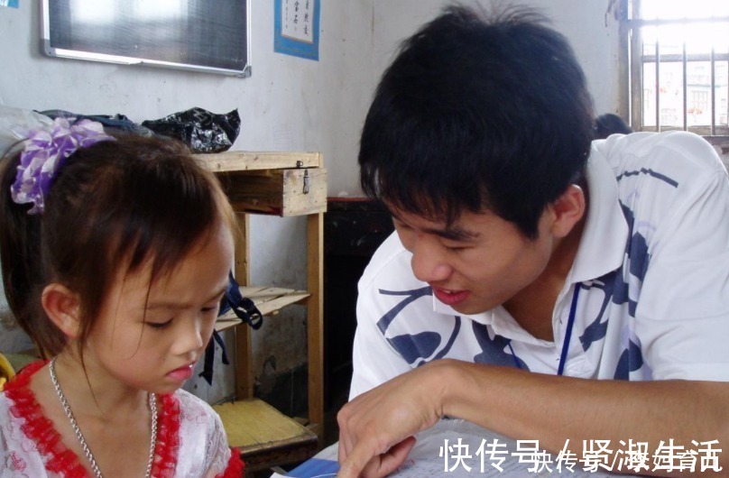 研究生|研究生哥哥给弟弟开家长会,看到成绩单愣在原地:上当了