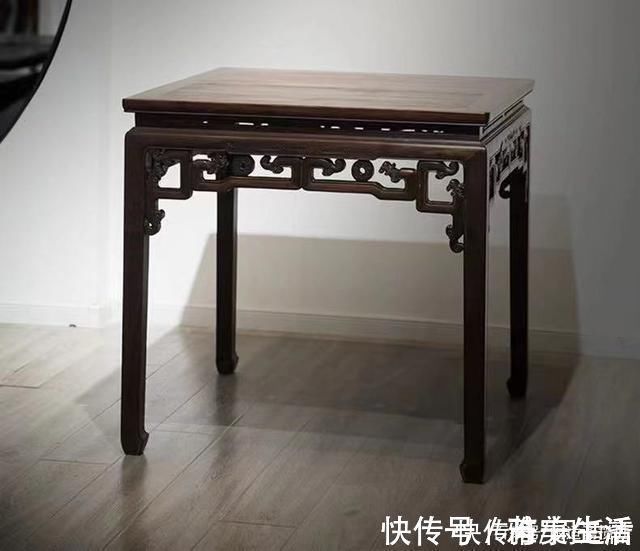 家具|古朴端庄，清红木束腰马蹄腿拐子龙纹，方桌