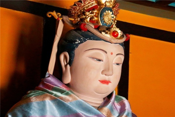 坐骑金毛犼,观音菩萨为何总侧着骑?看当年封神大战,发生过什么