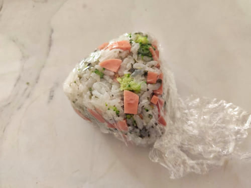 剩米饭新吃法，用手拿着吃，有趣又好吃，孩子一次能吃一碗饭