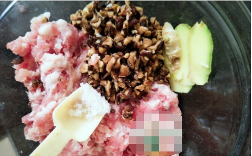 喜欢做这菜,贵是贵点,清甜美味,做一盘儿子连汁都不剩