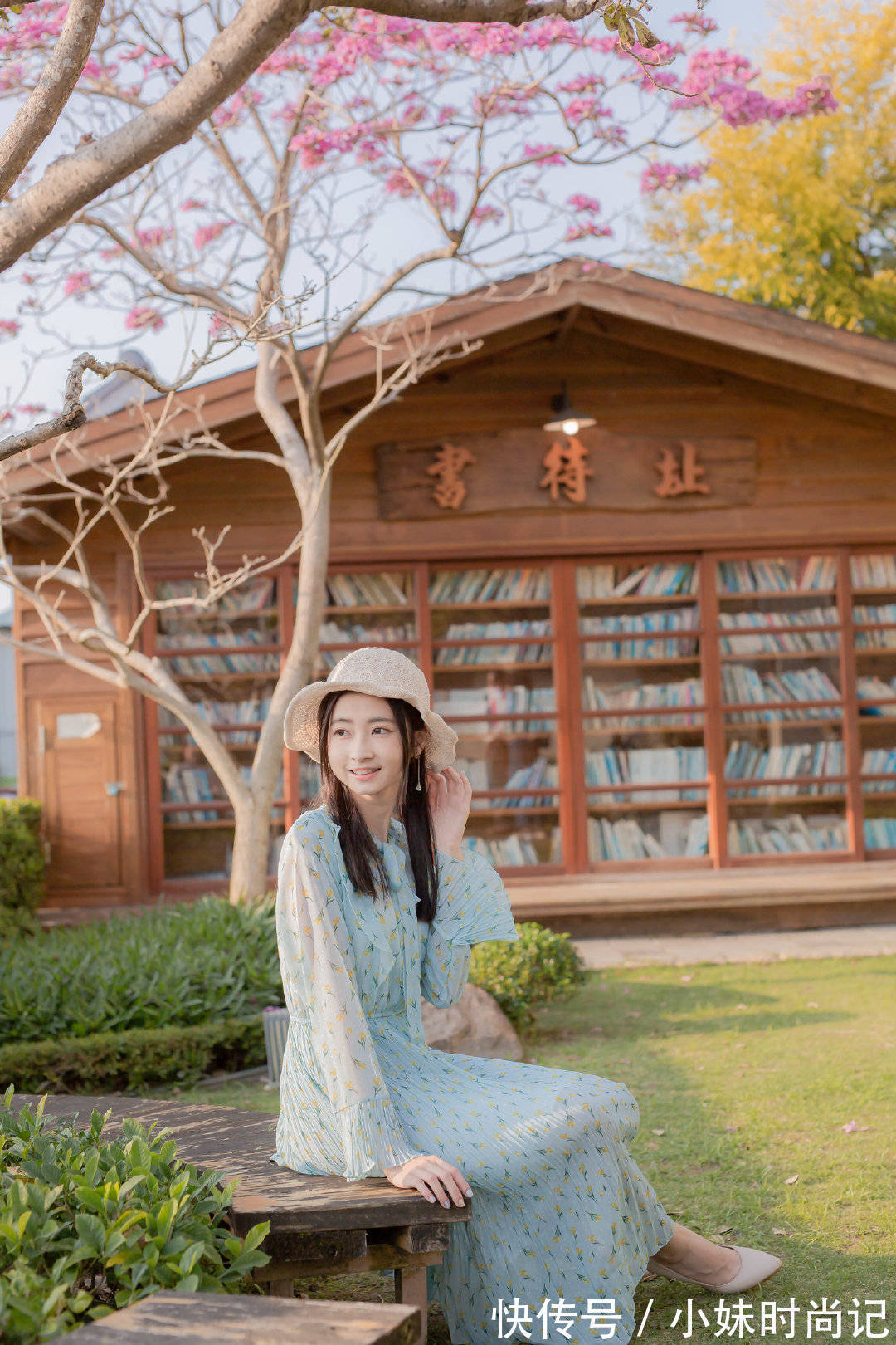 碎花裙|小姐姐的碎花裙十分的优雅清新,简约大气中也有女性的柔美