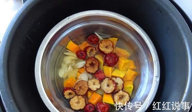 冬日女人必备甜品，这三样食材一起蒸一蒸就好！