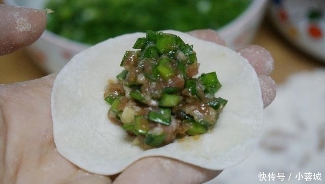 这个馅的饺子百吃不厌,我家每周都包一次,馅香味美,真好吃