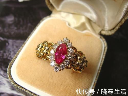 蓝宝石@为什么女人都爱彩宝首饰?除了价格高,和铂金的结合更是锦上添花