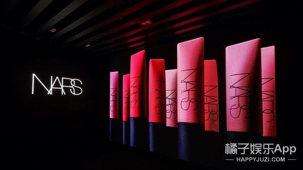 探秘云端 以吻示爱 NARS首个「飞吻空间站」登陆