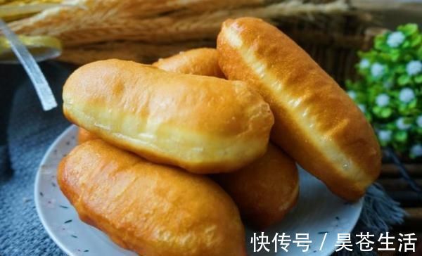 面粉别再蒸馒头了，不用一滴水，不用烤箱，在家做松软早餐面包