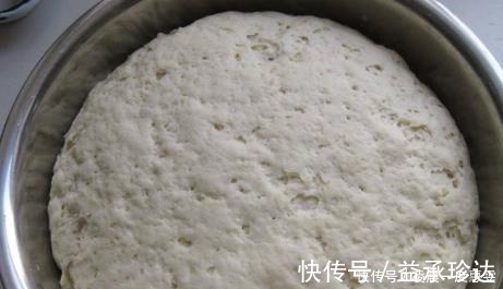 冬天发酵蒸馒头，不用酵母粉，用上1个小技巧，快速发满一大盆