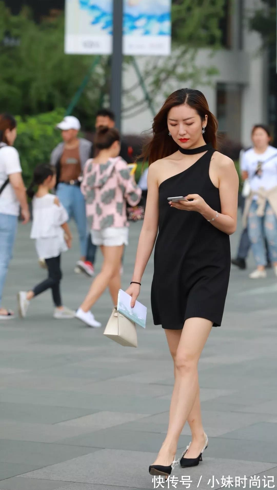 路人 街拍路人,做一个精致有魅力的女人,让你赚足回头率