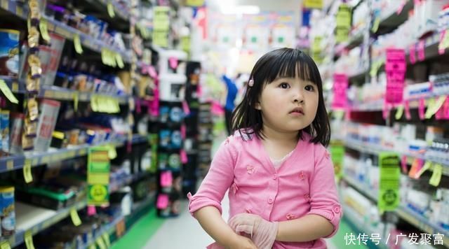 妈妈|'我偷了一块巧克力',三位妈妈三种教法,十年后差距不是一星半点