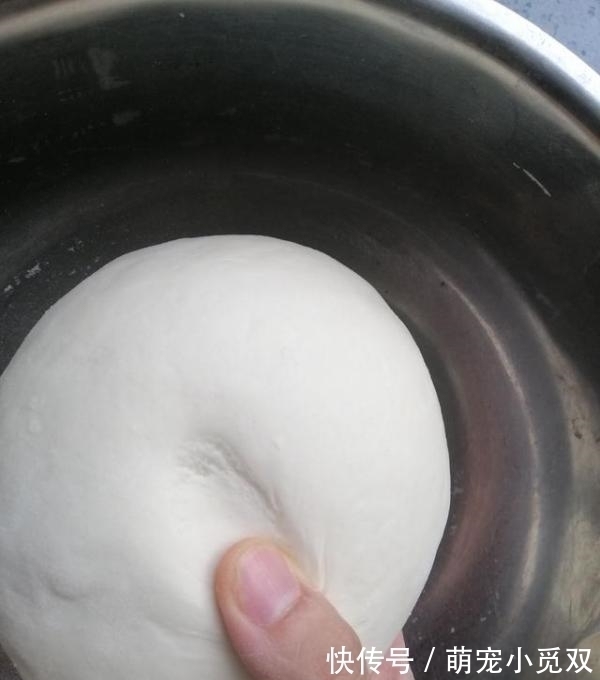 包饺子和面，加盐是大错！换成这个，不用沾手，饺子不破皮更营养
