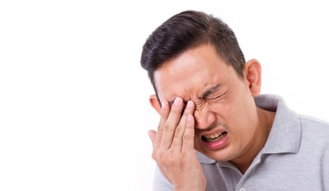 浮肿|眼病出现有信号,眼睛出现5个症状需警惕,赶紧就医检查