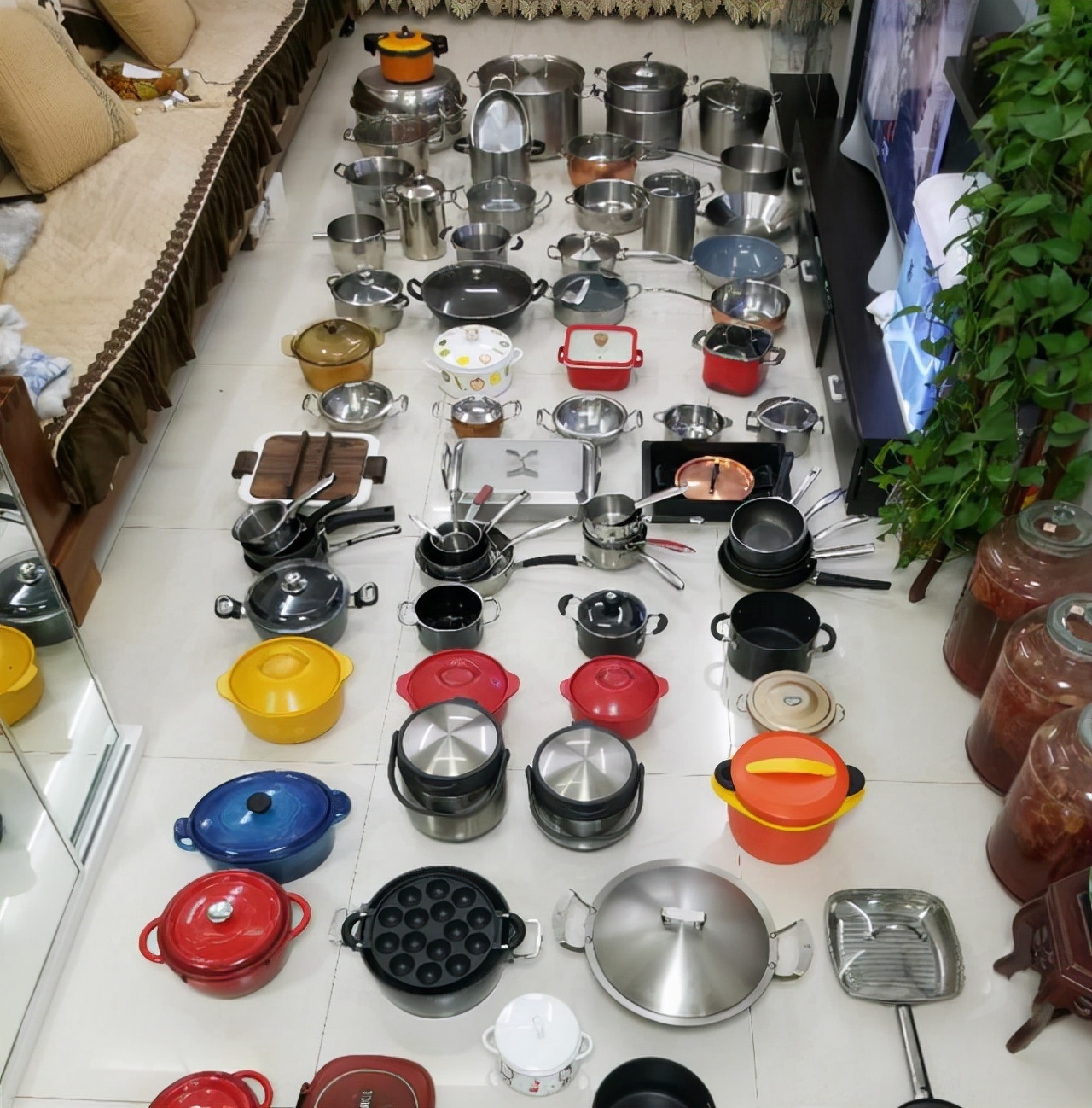 地柜|厨房不打吊柜，却依然“井井有条”，让人羡慕！看到细节：太高明