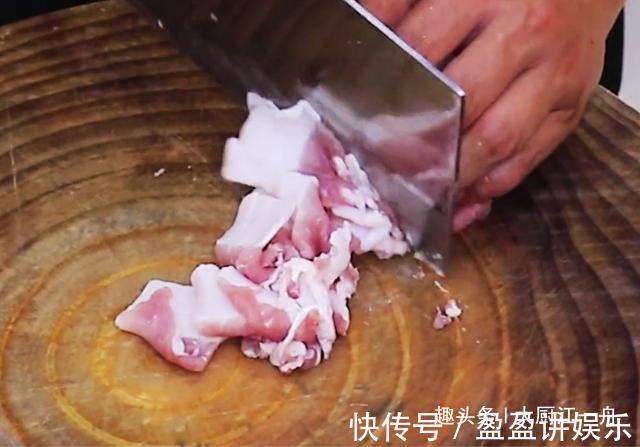 原来炒包菜也有窍门,多加这一步,包菜脆嫩又入味,比吃肉还过瘾