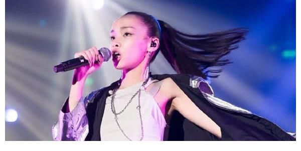 《中國(guó)新說(shuō)唱》冠軍人選花落艾熱，大比分奪冠擊敗那吾克熱！