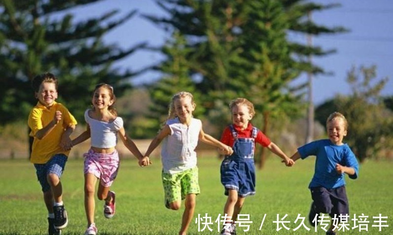 说法|“爹矮矮一个,娘矮矮一窝”,孩子身高受母亲影响,说法准确吗?