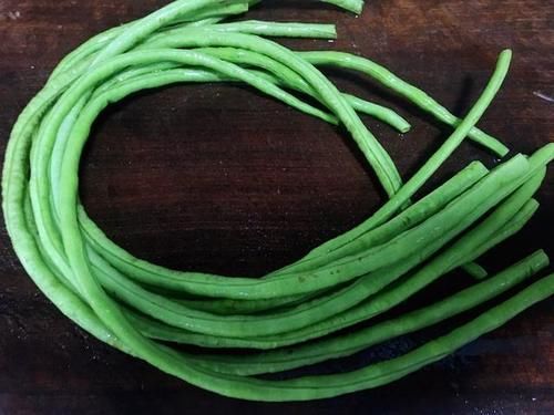  形状|把豇豆角做成棒棒糖的形状，孩子看着就高兴，好吃又好看