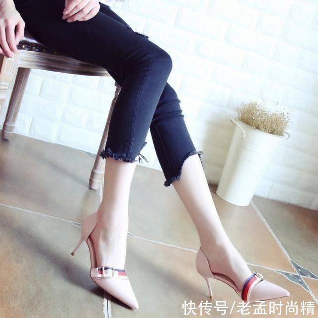 一字扣|尖头加细跟，穿这两种元素在一起的高跟鞋，能赢得超高回头率