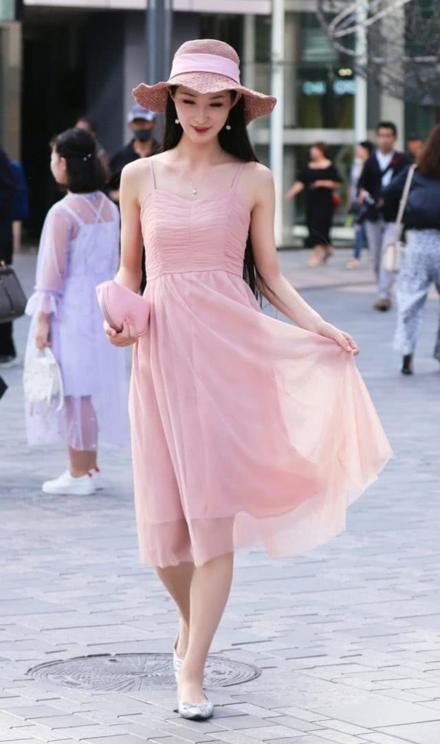 女人味|清新靓丽的短发美女,长袖搭配热裤,精美时尚又显大气