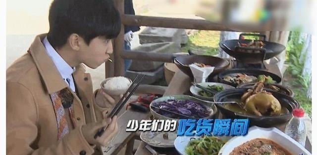 火锅|王俊凯晒20宫格和健身餐说拜拜火锅烧烤奶茶……我来了!