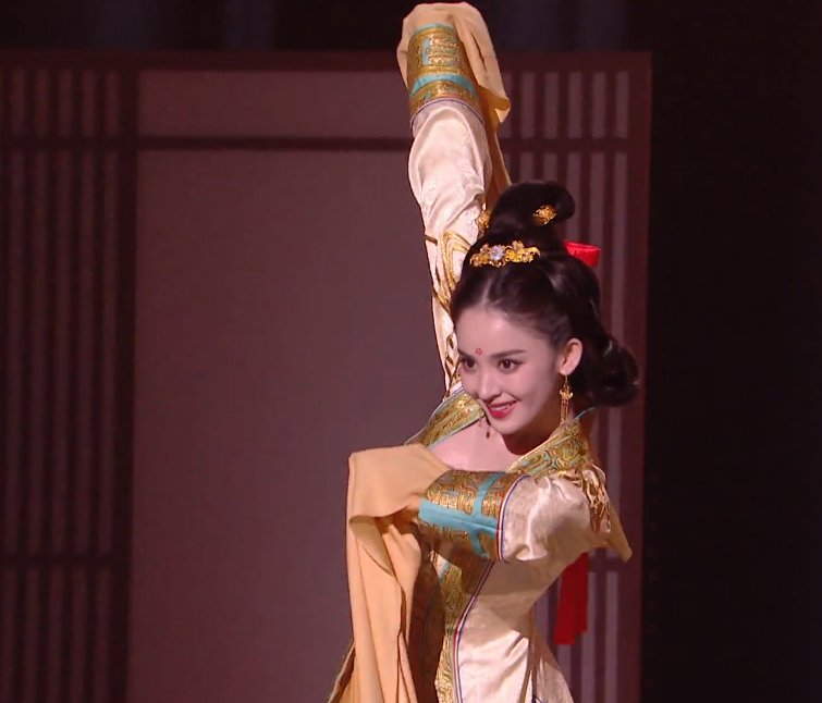 晚会|817晚会油腻腻，张萌如白馒头，晓明竟伤害力最小，娜扎真别主持